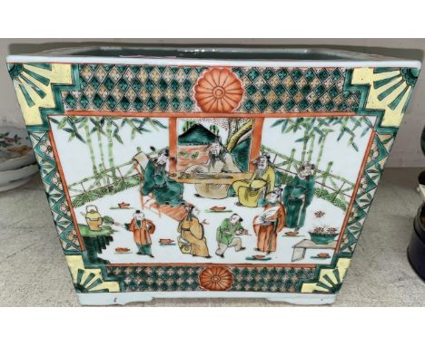 A large Chinese famille vert rectangular planter decorated with scholars, height 23cm, length 29cm (hairline running down one