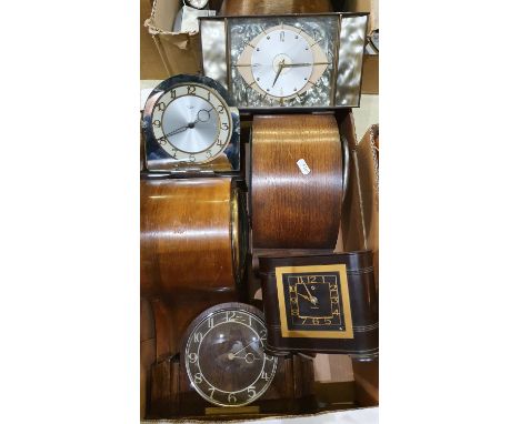3 boxes of clocks to include, an electric Bakelite clock, a mirrored clock and other mantle and wall clocks (3). 