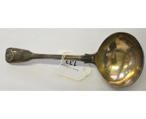 A William IV silver fiddle, thread and shell gravy ladle, London 1835, 3oz 