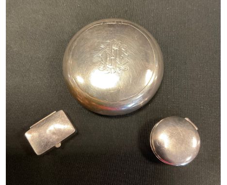 A silver traveling patch box/ashtray, gilt interior, Sampson Morden 1902; 2 modern 925 silver pill boxes 2.67 ozt gross (3) 