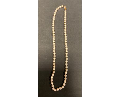 A single strand creamy white cultured pearl necklace, with an 18ct gold clasp 