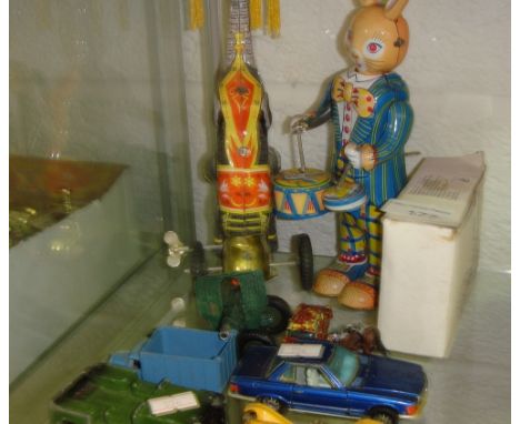 Assorted 20th century tin plate clock work toys, die cast toy cars (play worn)