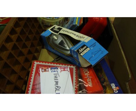 Box of oddments including toys, thimbles, Fernlenkboot boat,2 x vintage pond yachts