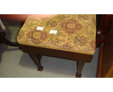Early 20th century oak piano stool