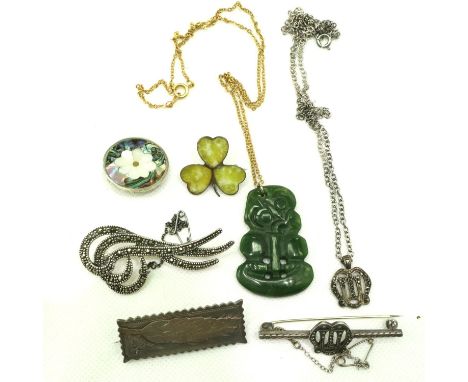 Collection of silver and unmarked jewellery, and a carved green jade pendant. P&amp;P Group 1 (£14+VAT for the first lot and 