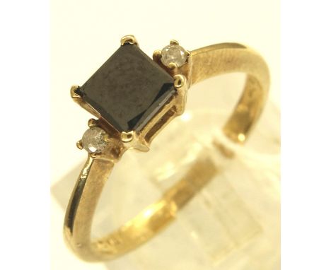 9ct gold diamond and sapphire ring, size O, 2.2g. P&amp;P Group 1 (£14+VAT for the first lot and £1+VAT for subsequent lots) 