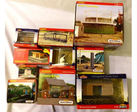 Ten OO scale buildings Skaledale, Scenecraft, Hornby, all appear in very good condition, boxes with wear. P&amp;P Group 1 (£1