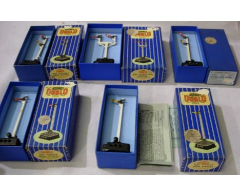 Hornby Dublo electric signals x5, EO1 single x2, ED2 double x2, ED3 junction x1. Very good condition boxes with wear. P&amp;P