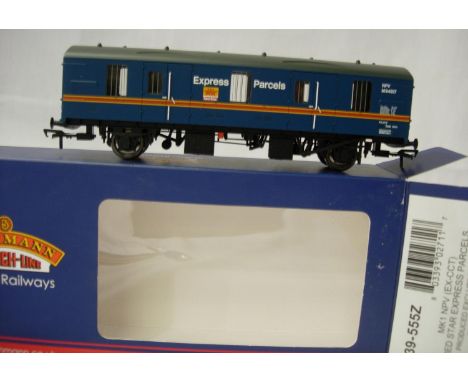 Bachmann 39-555 Z MK1 NPV (ex CCT) Red Star Express Parcels, Invicta Model Rail exclusive. Near mint condition, boxed. P&amp;