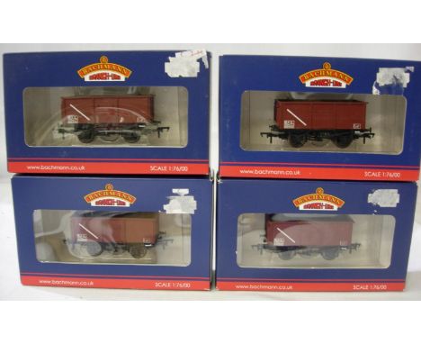 Four Bachmann 37-252E 16 ton mineral wagon, BR Bauxite. Excellent condition, boxes with wear. P&amp;P Group 1 (£14+VAT for th