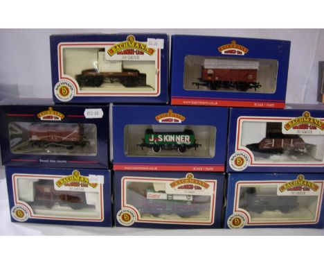 Eight Bachmann OO scale wagons in excellent condition, boxes with wear. P&amp;P Group 1 (£14+VAT for the first lot and £1+VAT