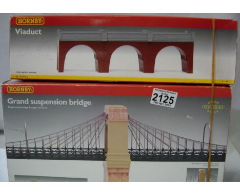 Hornb RB008 Grand Suspension bridge and R180 viaduct, both appear complete. Good condition, wear to boxes. P&amp;P Group 1 (£