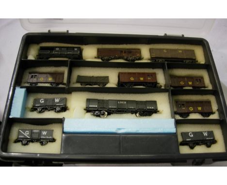 N gauge; twelve wagons mostly in very good condition, in storage box. P&amp;P Group 1 (£14+VAT for the first lot and £1+VAT f