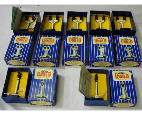 Hornby Dublo colour light signals x7, E57/5047 junction x5, E56/5046 single x2. Very good condition, boxes with wear. P&amp;P