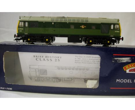 Bachmann Bo-Bo Diesel D7672, Green Late Crest, scale coupling fitted. Very good condition, wrong box. P&amp;P Group 1 (£14+VA