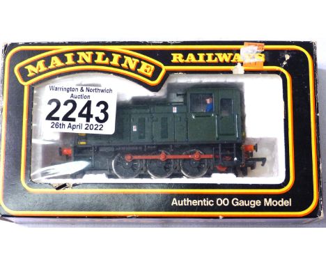 Mainline Class 03 Diesel Green, wasp stripes, renumbered D2127. Good condition, box with wear, no paperwork. P&amp;P Group 1 