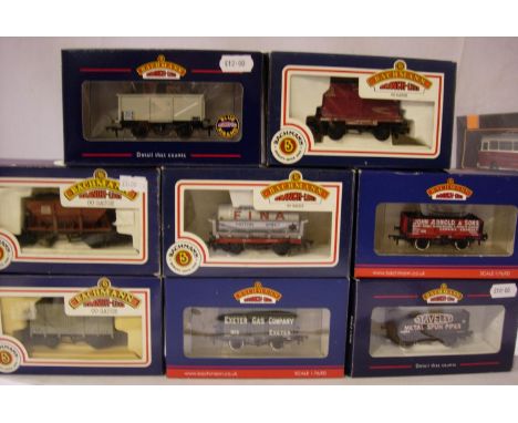 Eight Bachmann OO scale wagons in excellent condition, boxes with wear. P&amp;P Group 1 (£14+VAT for the first lot and £1+VAT