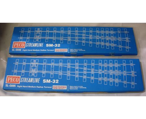 Two Peco SLE695, SM32, r. hand, medium radius points, as new/boxed. P&amp;P Group 1 (£14+VAT for the first lot and £1+VAT for