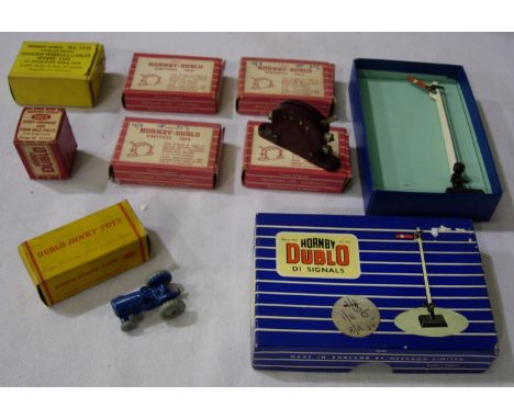 Dublo Dinky tractor, Hornby Dublo Switch 1614 x4, gradient and mileposts 5025, 01 signal, spoke wheels 1635. All very good co