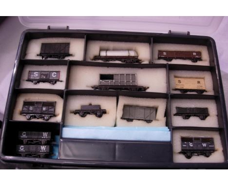 N gauge; thirteen wagons, various types, mostly in very good condition, in storage box. P&amp;P Group 1 (£14+VAT for the firs