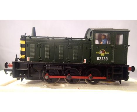 Bachmann Class 04 diesel D2280, Green, Late Crest, wasp stripes, in excellent condition, unboxed. P&amp;P Group 1 (£14+VAT fo