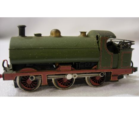 N gauge kit/Farish saddle tank, green/red Livery. Good build/finish, unboxed. P&amp;P Group 1 (£14+VAT for the first lot and 