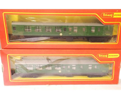 Two Triang R623 Green, Brake/2nd coaches, with seats, boxes with wear. P&amp;P Group 1 (£14+VAT for the first lot and £1+VAT 