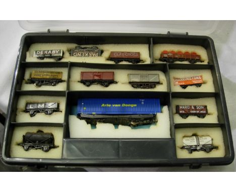 N gauge; thirteen wagons, mostly in very good condition, in storage box. P&amp;P Group 1 (£14+VAT for the first lot and £1+VA