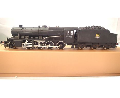 Hornby Class 8F, 48758, Black, Early Crest and detailed, in very good condition, in storage box. P&amp;P Group 1 (£14+VAT for