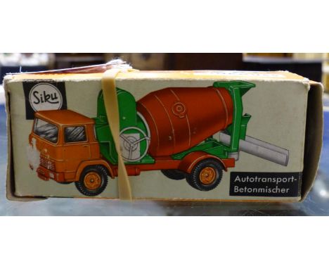 Siku V291 cement mixer, in very good to excellent condition, minor chips etc, box in fair to good condition, creases/crushing