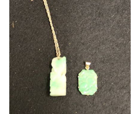 Chinese carved two colour jade pendant, 2.5cm depicting a figure holding a leaf, gilt metal chain and a 9ct gold mounted carv