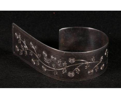 Modern Scottish silver bangle with engraved floral decoration by W C F Edinburgh 1989, approx. 77g