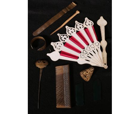 Group of Chinese items including a gilded metal hair decoration in the form of a ruyi head, a gilded bracelet and a gilded me