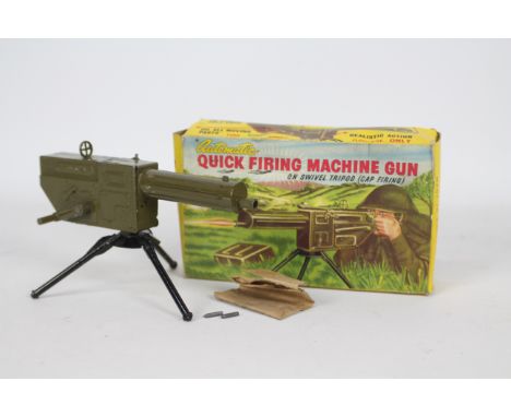 Benbros - A rare boxed Benbros Qualitoy Quick Firing Machine Gun On Tripod. The model shows light signs of age and play use a