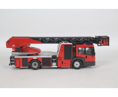 Wiking - An unboxed Mercedes Benz Econic Metz L32 Turntable Ladder in 1:43 scale from 2007. # 7332. This rare model appears i