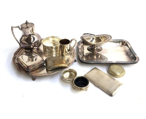 A mixed lot of plated wares to include salver, cigarette cases, hip flask, snuff box, mug, salts, etc 