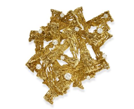 A VINTAGE ABSTRACT TEXTURED GOLD AND DIAMOND BROOCH / PENDANT, 1960S Brilliant-cut diamonds, approximate total 1.00-1.20 cara