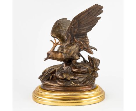Christophe FRATIN (1801-1864) 'Bird'Patinated bronze, on a giltwood base.Dimensions without the base.  (L: 26 x W: 22,5 x H: 