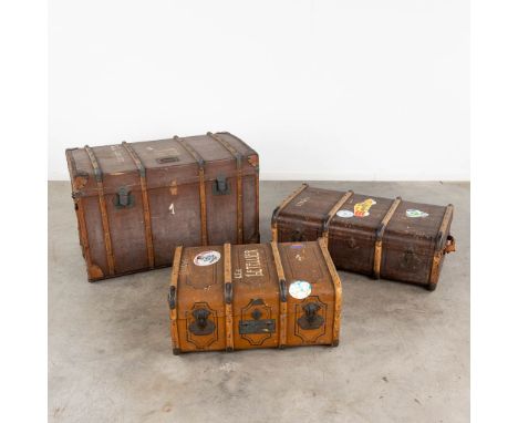 A collection of 3 antique travellers' trunks. The first half of the 20th century.  (L: 58 x W: 100 x H: 60 cm)