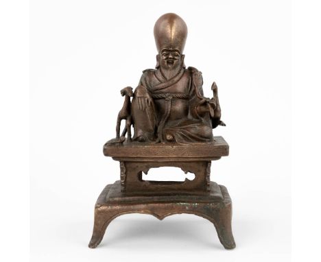 A Chinese figurine of immortal Shou Lao. Bronze (L: 10 x W: 15 x H: 24,5 cm)