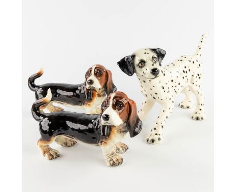 Goebel porcelain, a collection of 3 dogs.Basset Beagle: 30045 (2x)Dalmatian: 30021 (L: 14 x W: 36 x H: 24 cm)