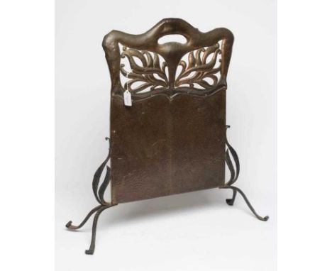 AN ARTS AND CRAFTS COPPER FIRESCREEN, of arched oblong form pierced with foliate panels, similar end brackets and scrolled fe