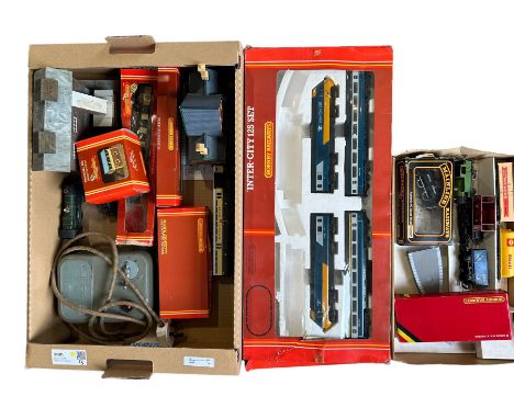 '00' gauge model railway including part set of Hornby 'Inter-City 125', Hornby 0-4-4 'County of Oxford 3830' locomotive and t