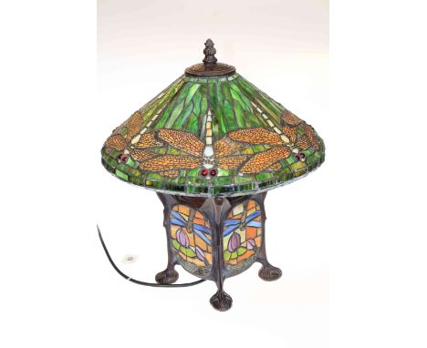 Tiffany style dragonfly table lamp