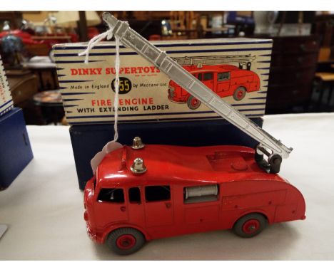 A boxed Dinky Fire Engine with extending ladder No 955