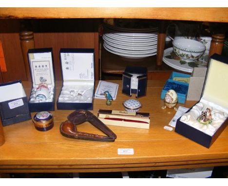 A quantity of Halcyon Days ornamental pill boxes, together with vintage Parker Pen and wooden pipe 