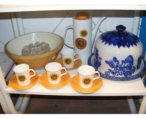 A Meakin 1970's coffee set, together with vintage kitchen ware 