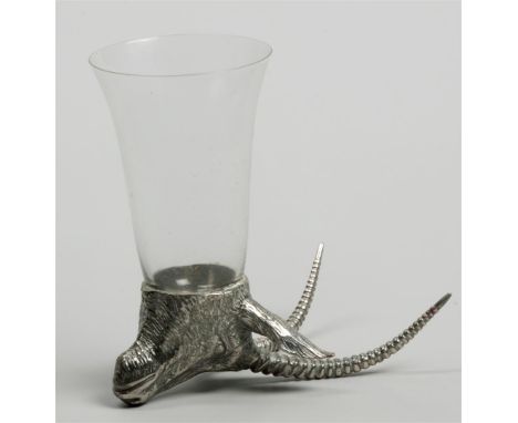 A hunting cup (rhyton) with a glass chalice and on a silver-plated base.H.: 14 cm. 
