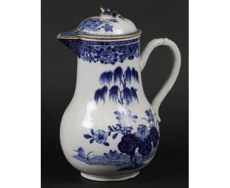 A porcelain large pitcher with willow & lotus decor. China, Qianglong.H.: 27 cm.