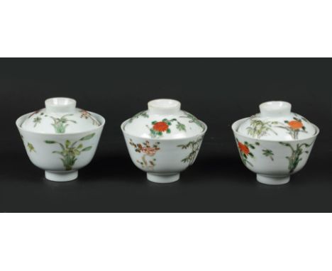 A set of milk and blood cups with lid with bamboo. China, 19th century.Diam.: 9 cm.
